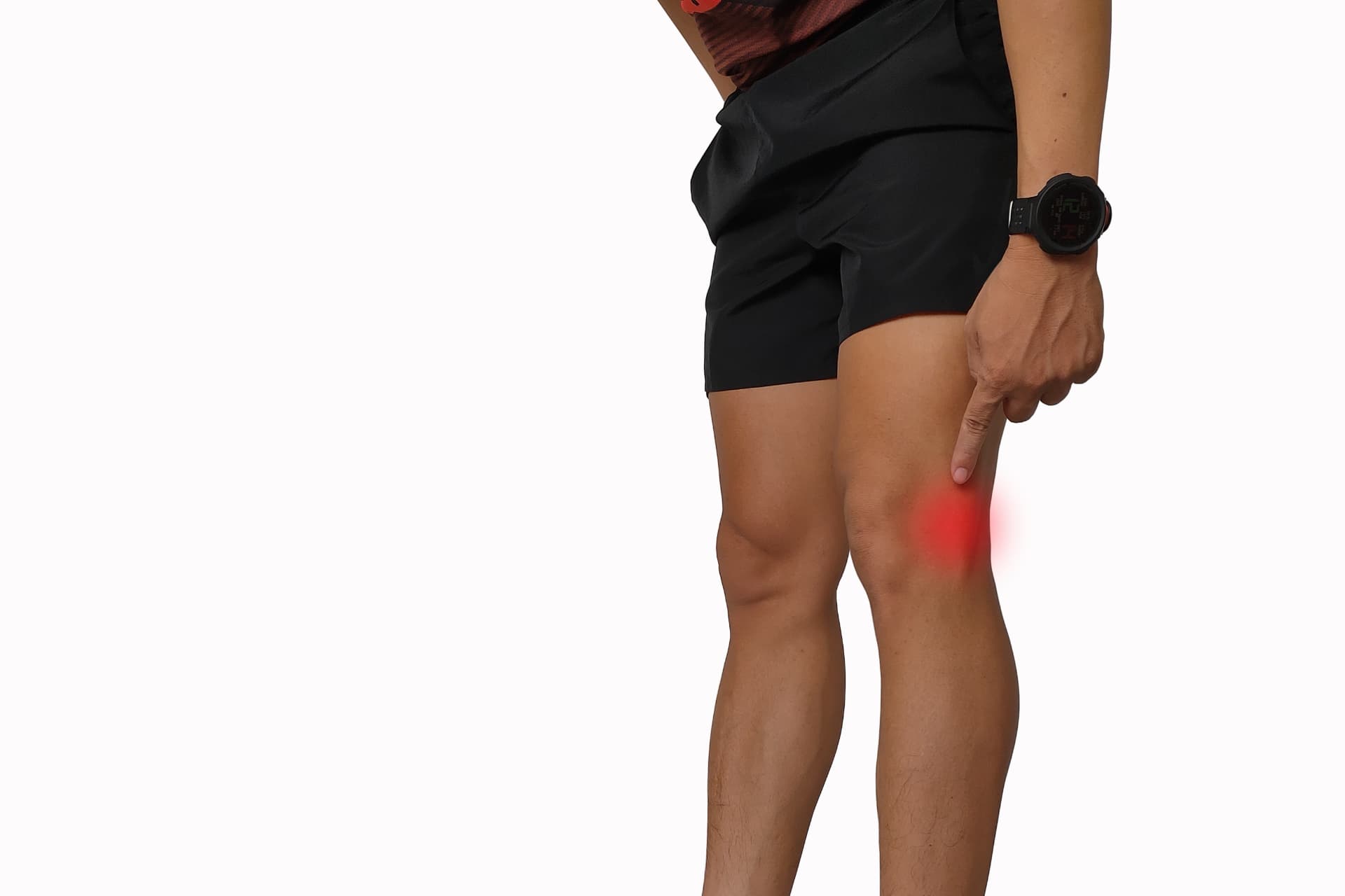 Runner pointing to the outside of the knee where IT band pain is highlighted